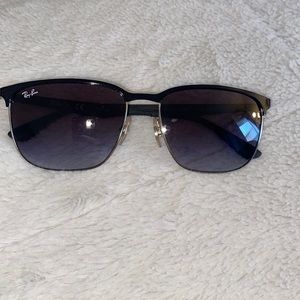 Ray-ban sunnies. Perfect condition